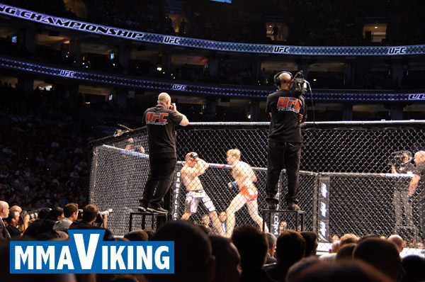 Alexander_Gustafsson_13 Gustafsson Finding His Range in Round 2
