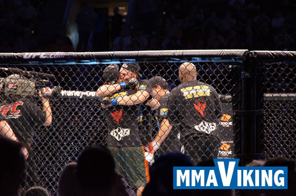 Alexander_Gustafsson_23 Gustafsson Celebrates the Team Victory with Coaches