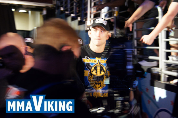 Alexander_Gustafsson_4 Gustafsson Walking Into Enemies Territory