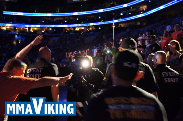 Alexander_Gustafsson_7 Approaching The Cage