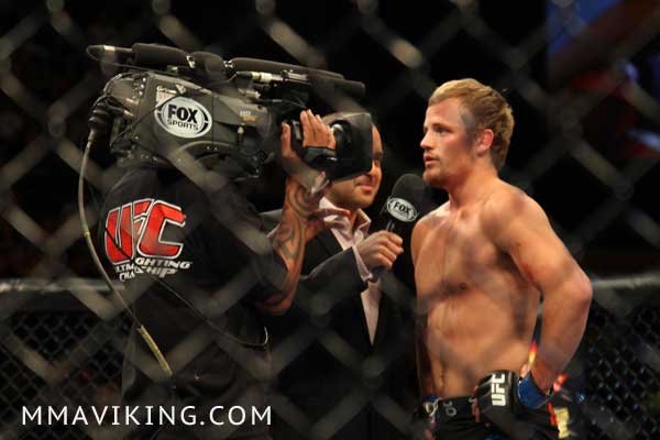 Gunnar_Nelson_Talks_Anik