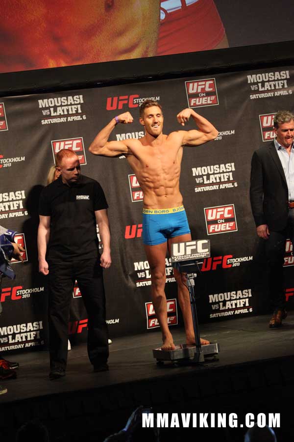 Spang_weigh_in_UFC