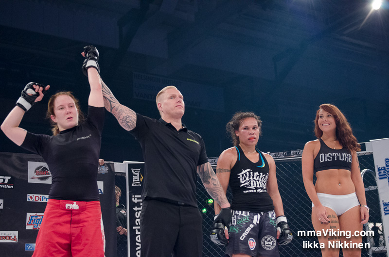 Tina Lähdemäki won the fight with an armbar