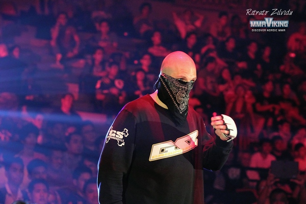 Donning "The Bandit's" scarf, Zebastian Kadestam's cage walk out.
