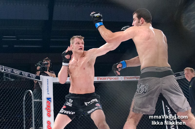 Marcus Vänttinen successfully defended his Cage LHW belt at Cage 23 against Denmark's Joachim Christensen