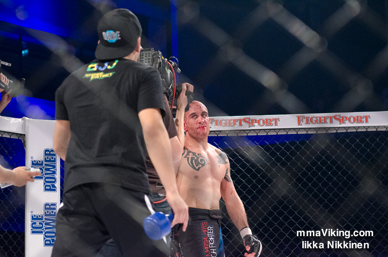 A Bloodied Romain Perras D7K_2214