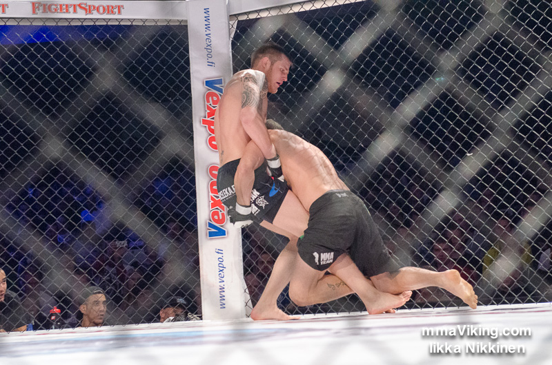 Andrade Secures The Takedown D7K_2628