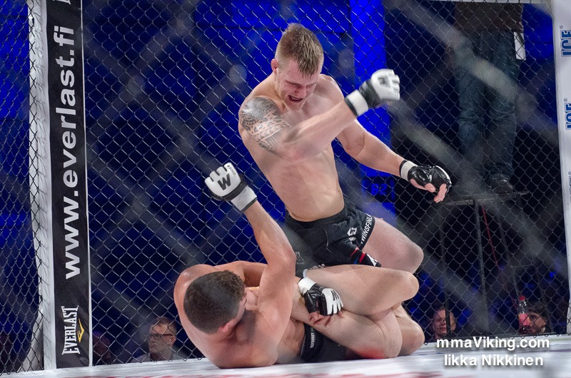 Andrade Attempts A Submission D7K_2711