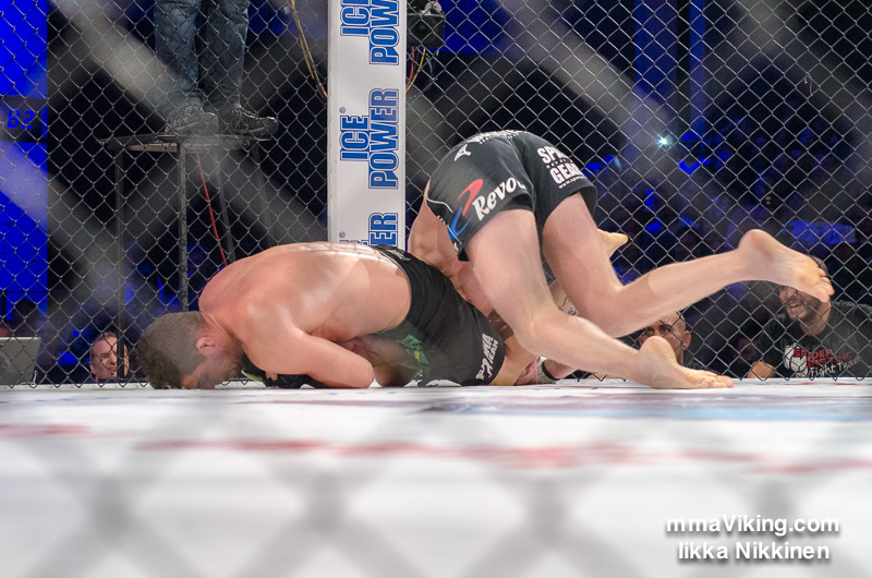 Andrade Attempts An Armbar D7K_2788