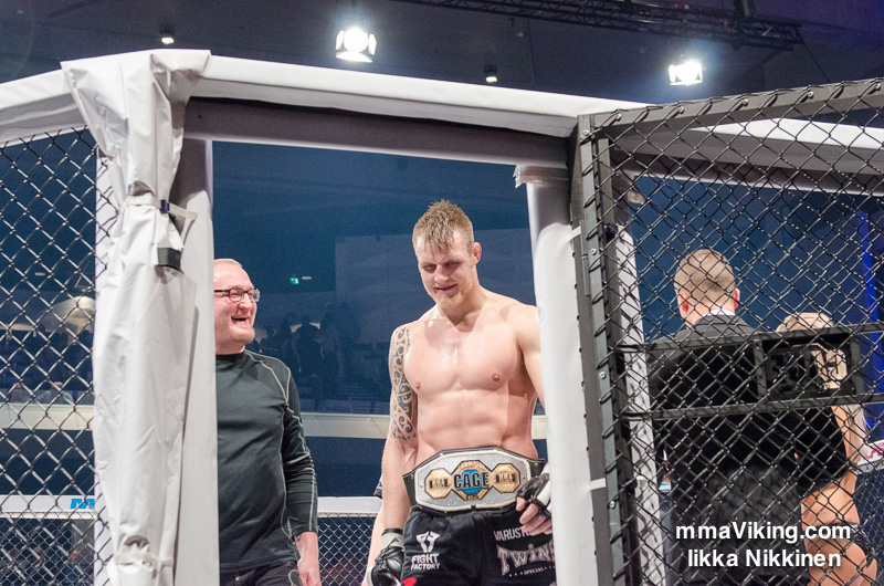 Vänttinen exits the cage D7K_2875