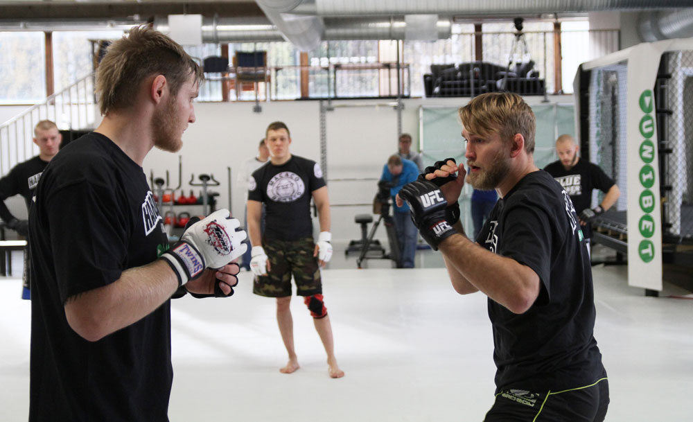 Vantinnen and Gustafsson Training at Hardknocks Helsinki Open Workouts