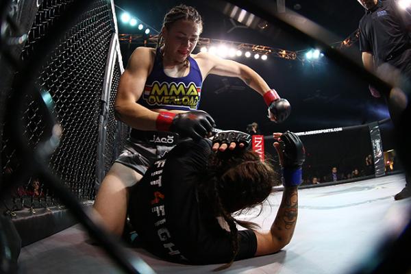 Bell Smashes Djursaa (Photo by Dave Mandel of Sherdog.com)