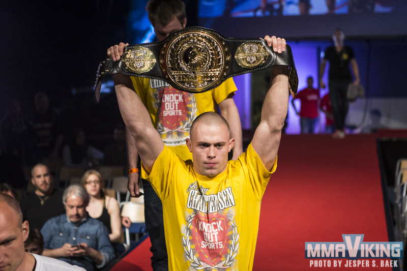 Parlo Walking Out During Dane Joachim Christensen's SC Title Defense