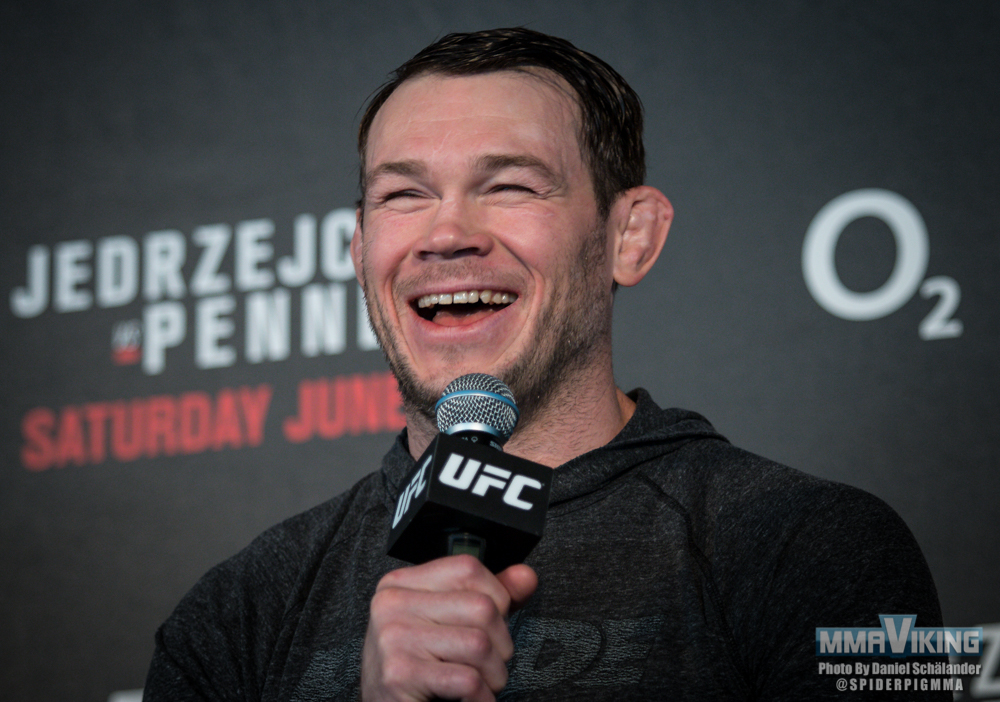 Forrest Griffin having a good time with the fans in Berlin