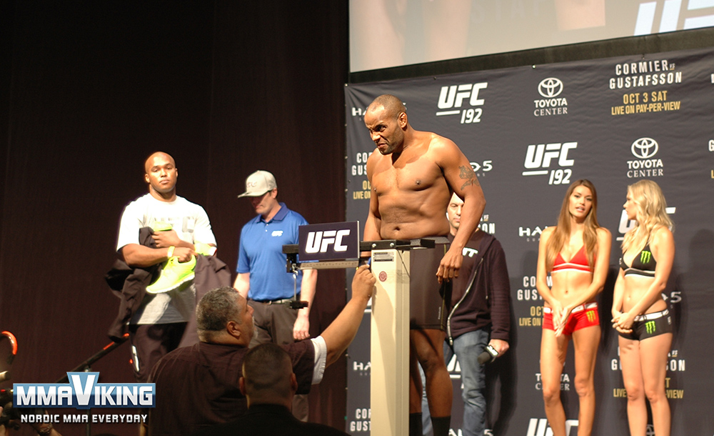 Cormier-Funny-Face-weigh-in