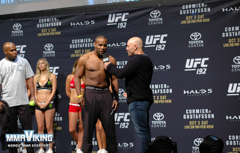 Cormier-Weigh-in-192