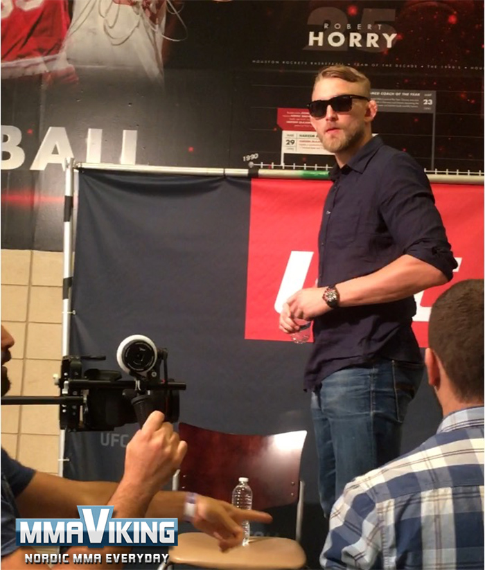 UFC-192-Alex-Glasses