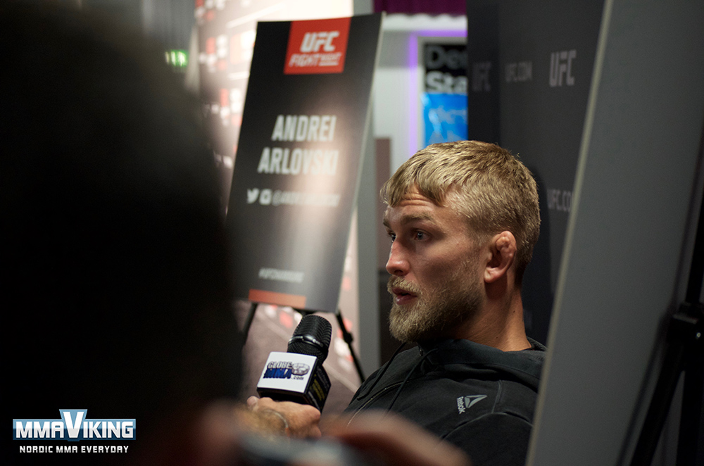 Alexander-Gustafsson-Looking